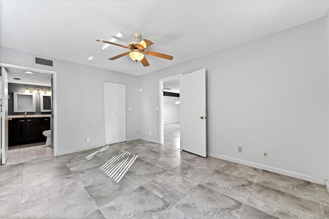 Building Photo - 14895 Builtmore Way
