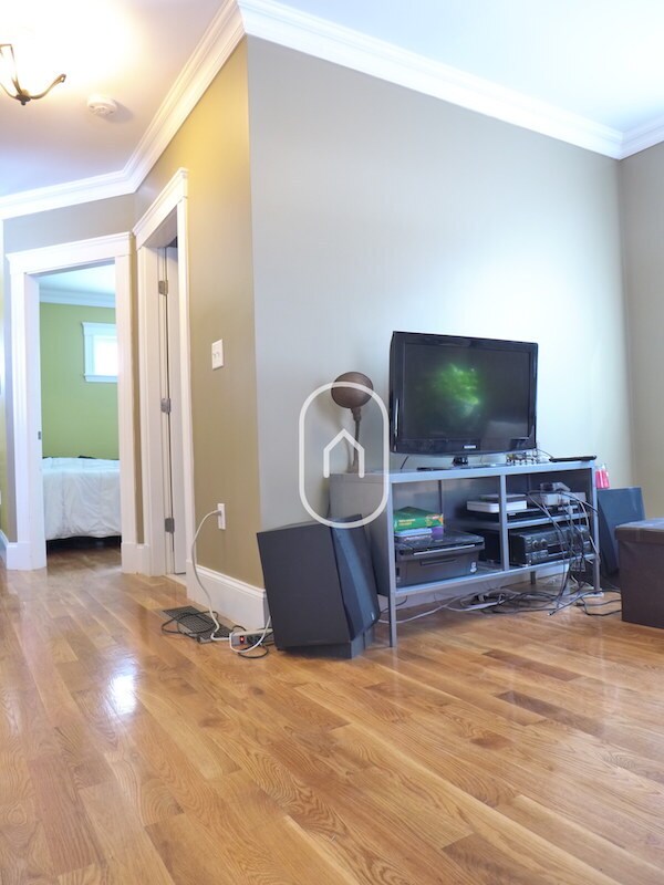 Building Photo - 203 Hillside St