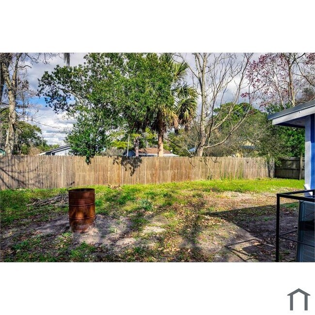 Building Photo - 531 New Berlin Rd