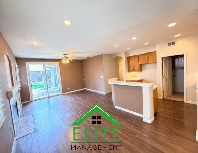 Building Photo - **Spacious 4-Bedroom Single-Story Home in Desirable Elk Grove Neighborhood**