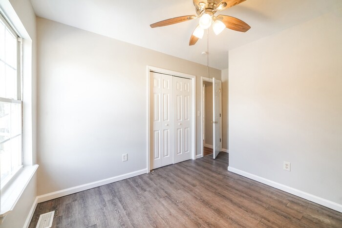 Building Photo - 250 Kendall Ln