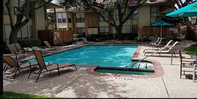 Building Photo - Charming 2BR Condo in Houston