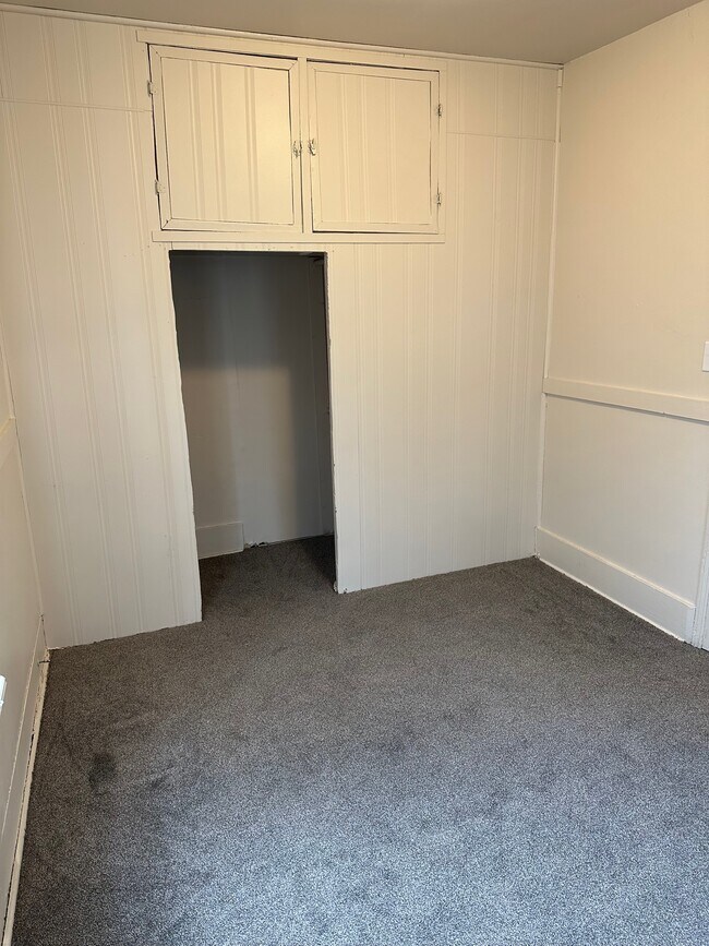 Building Photo - 1306 N Walnut St