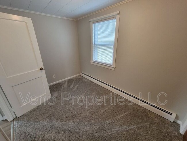 Building Photo - 1813 3rd Ave