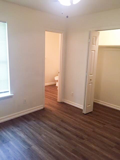 Building Photo - 1000 N Red St