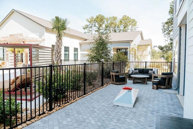 Building Photo - 1000 Marlowe Vis Pl