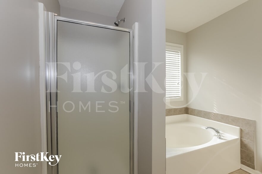 Building Photo - 715 Sandstone Trail