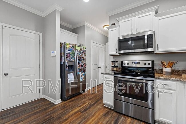 Building Photo - 3213 Mapleside Ln