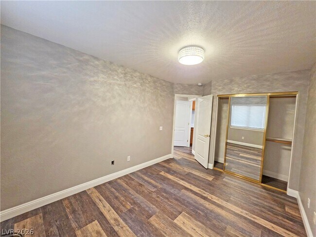 Building Photo - 3630 E Vineyard Dr
