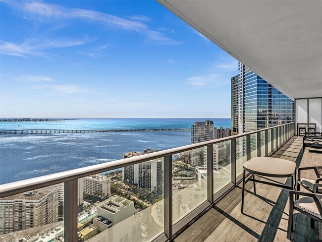 Building Photo - 1300 Brickell Bay Dr