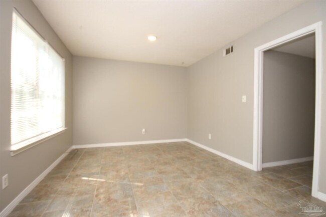 Building Photo - 416 Waycross Ave