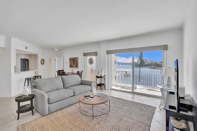 Building Photo - 2908 Bayshore Dr
