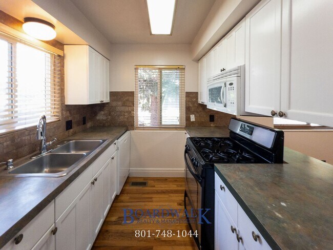 Building Photo - 1781 Lincoln Ln