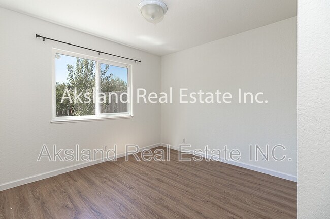 Building Photo - 726 Milestone Dr