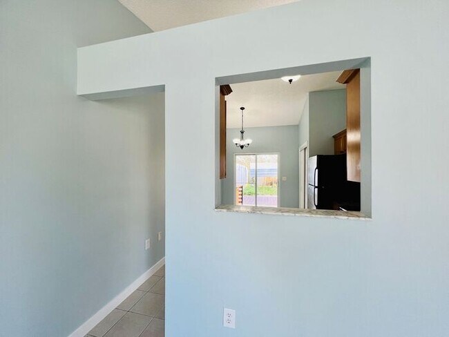 Building Photo - 2 Bedroom Candlewyck