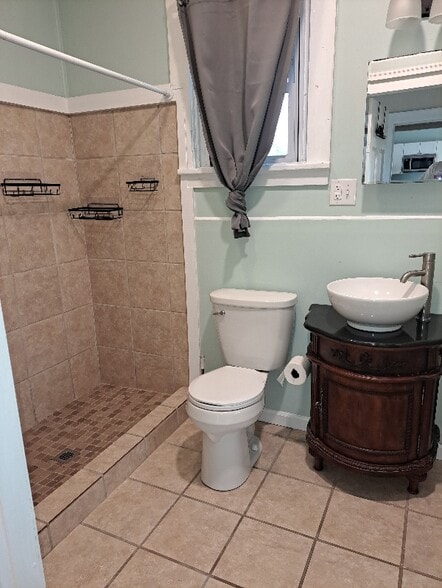 Building Photo - 1004 W 5th Ave