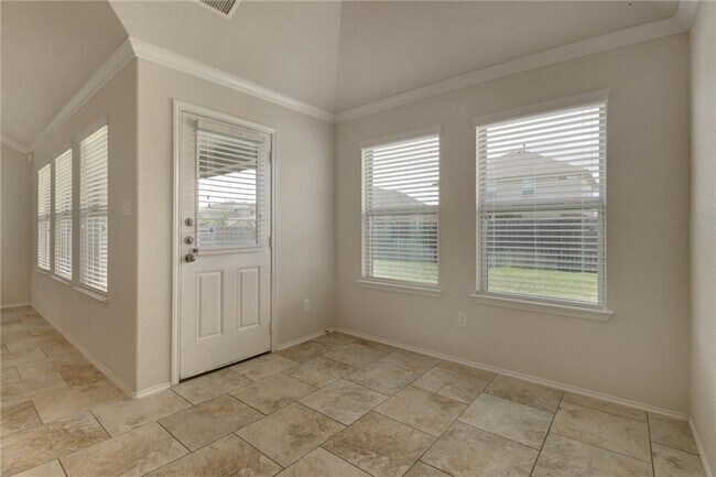Building Photo - 330 Briar Park Dr