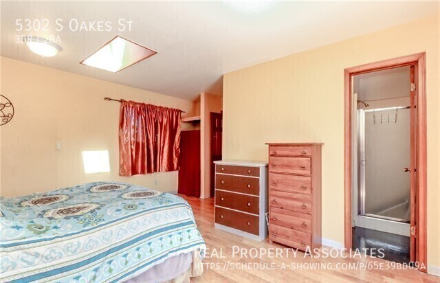 Building Photo - 5302 S Oakes St