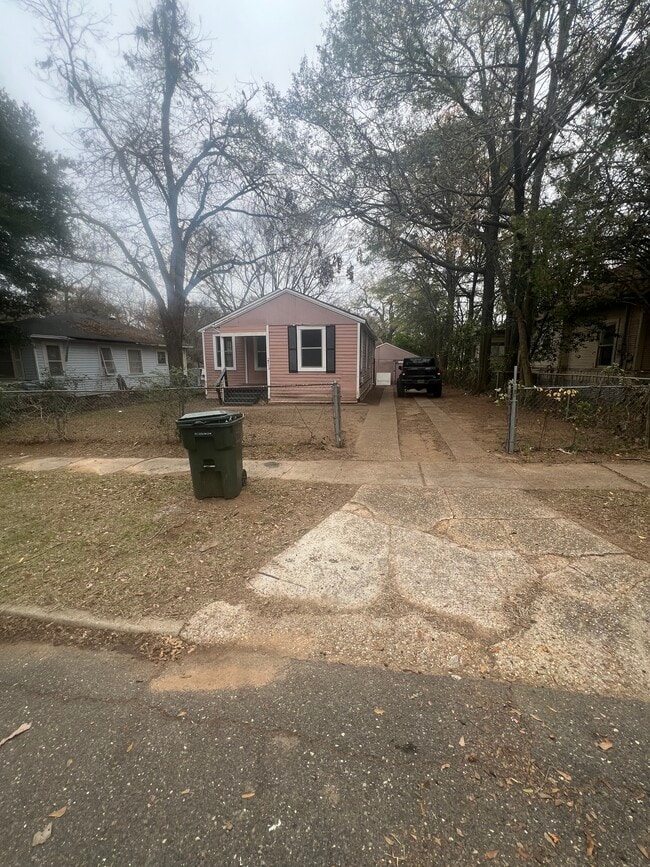 Building Photo - 2233 Queens Hwy