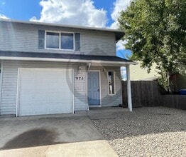 Building Photo - Charter Triplex #2022-1085