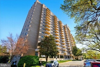 Building Photo - 1225 Martha Custis Dr