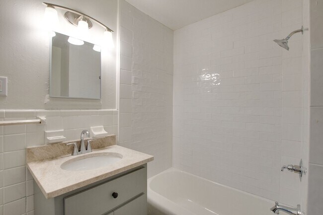 Building Photo - 2705 Wilson Dr NW