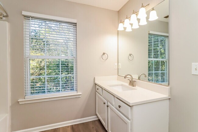 Building Photo - 69 Middlebrook Dr