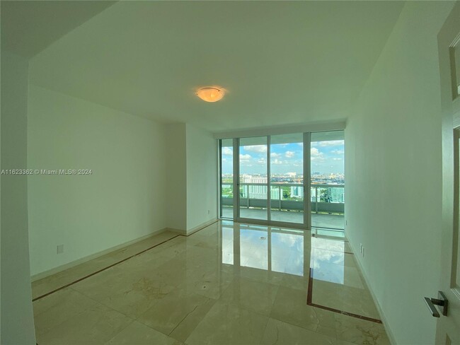 Building Photo - 1643 Brickell Ave