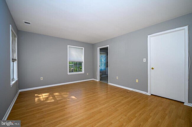 Building Photo - 115 Cascade Ct