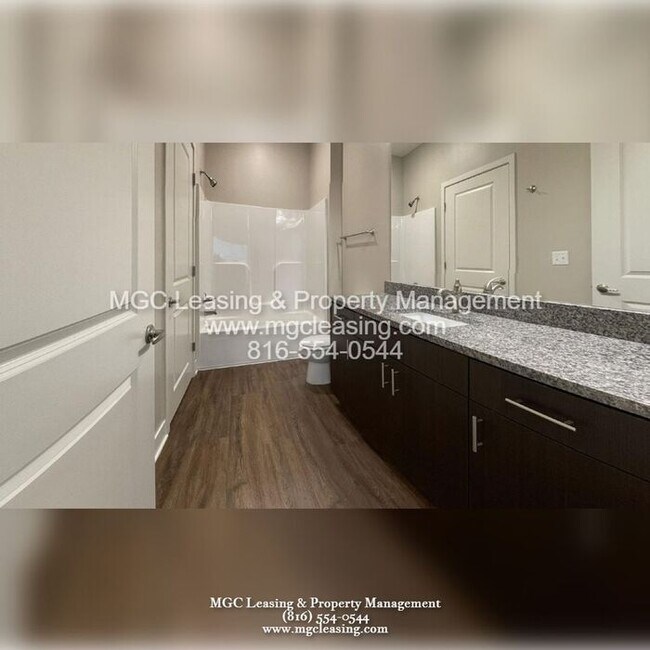 Building Photo - 2 Bedroom Luxury Apartment in the Northland of KCMO