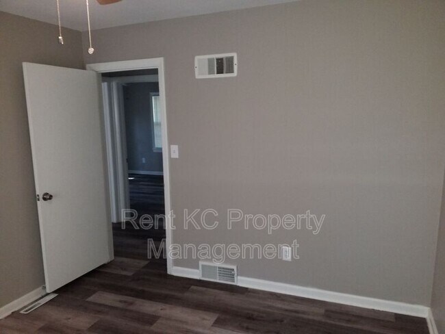 Building Photo - 4608 Ridgeway Ave
