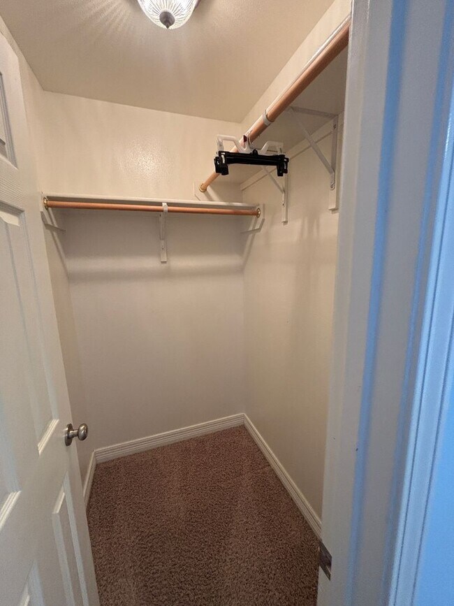 Building Photo - 4 BEDROOM WITH BONUS ROOM IN LEGACY SUBDIVISION