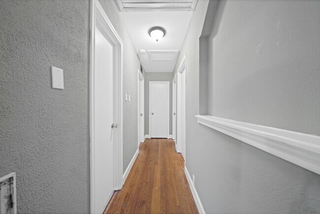 Building Photo - 9953 Mango St