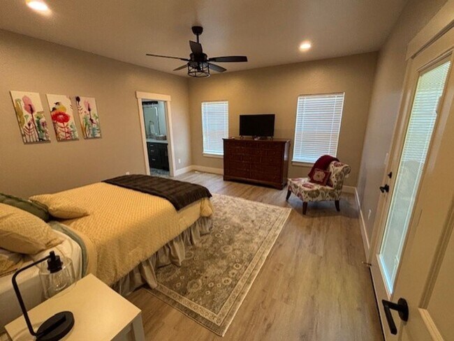 Building Photo - 3 bed 2 bath  Home for Rent in Talent