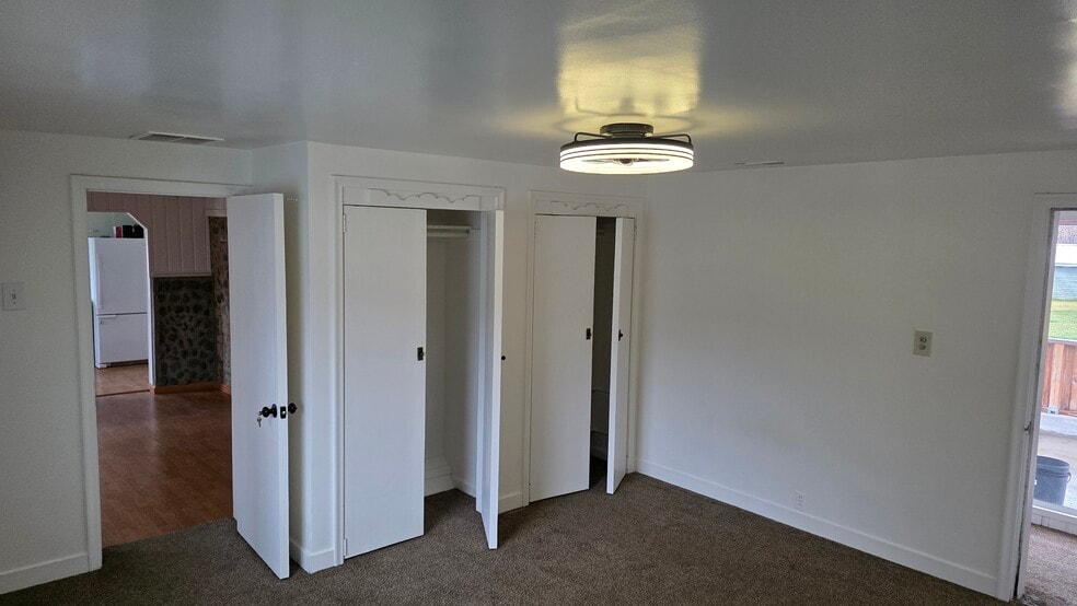 Building Photo - 547 E 100 N