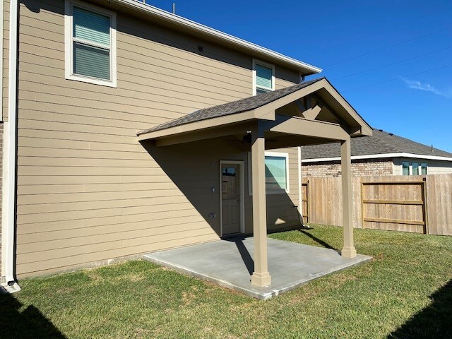Covered patio with fan - 23907 Steep Climb Dr