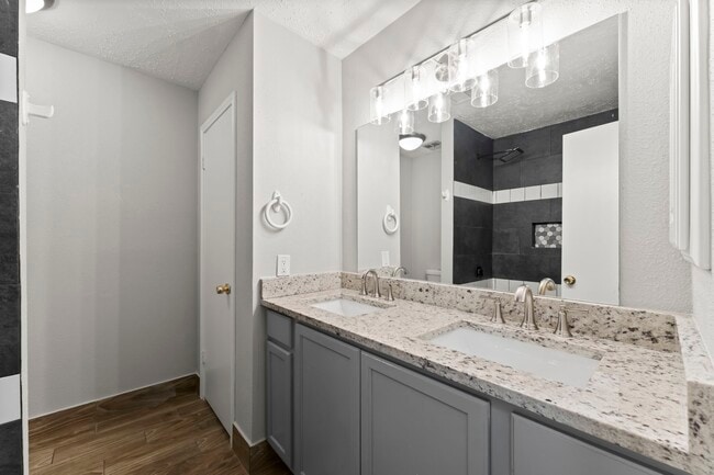 Building Photo - 1111 Tanglewild Ln