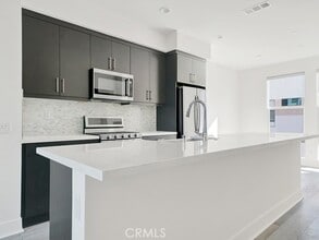 Building Photo - 683 W 17th St