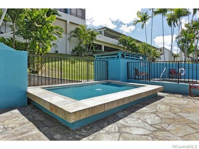 Building Photo - Pearl Regency with 2 Parking! Water views!