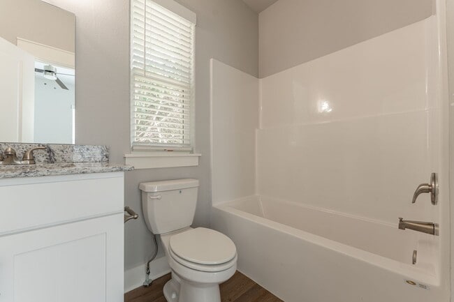 Building Photo - New 3 BR/3.5 BA home in Willow Bend