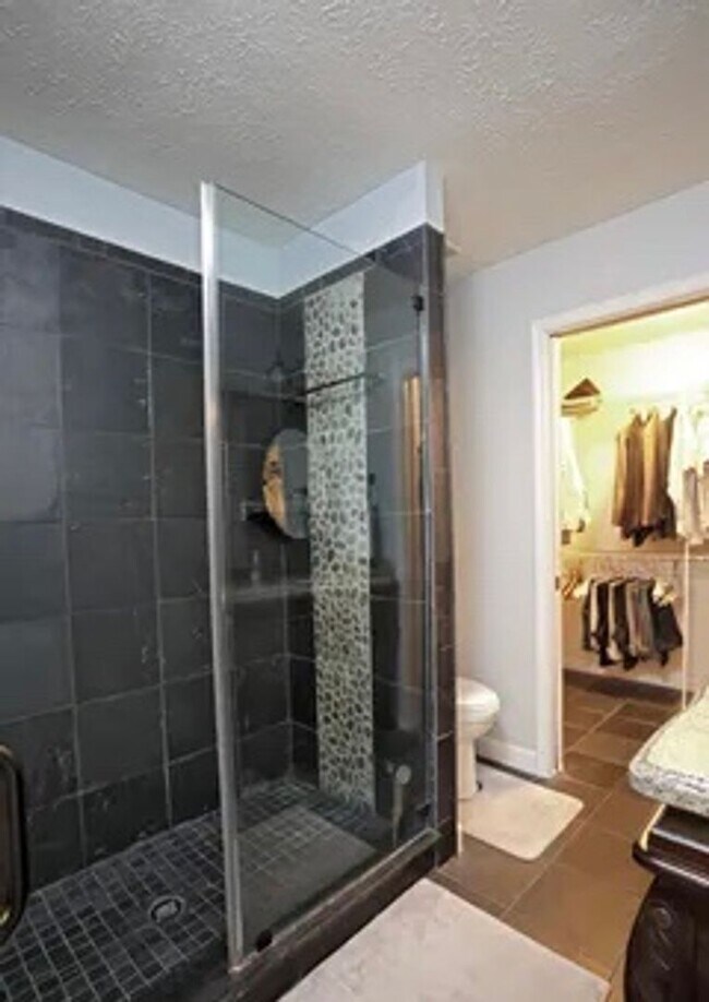 Building Photo - 4701 Shenandoah Dr