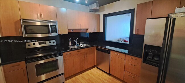 Building Photo - 427 Golden Isles Dr