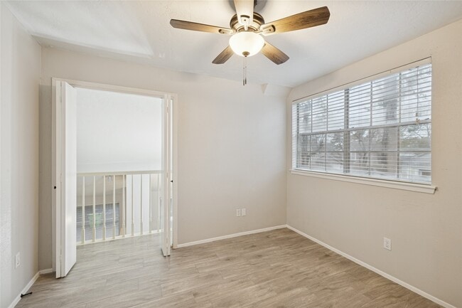 Building Photo - 8610 Lake Crystal Dr