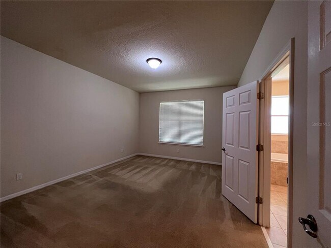 Building Photo - 1310 Oakcrest Ct