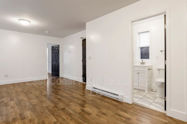 Building Photo - 207 N Mulberry St