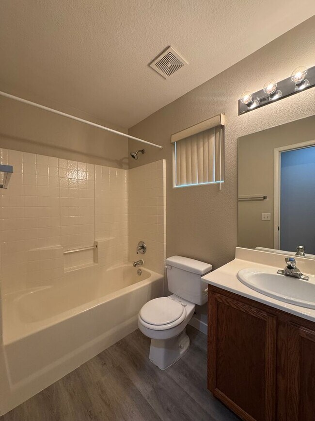 Building Photo - Must see 4 bedroom 2.5 baths home with NEW...