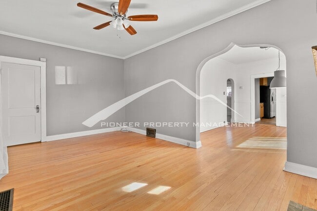 Building Photo - Beautiful Home with Washer/Dryer and Fenced Yard