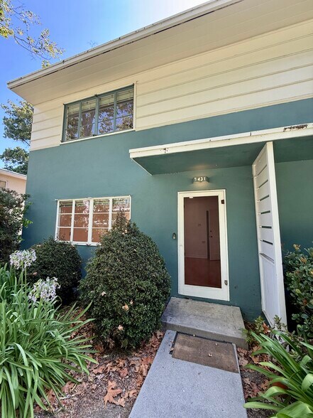 Building Photo - 5431 Village Grn
