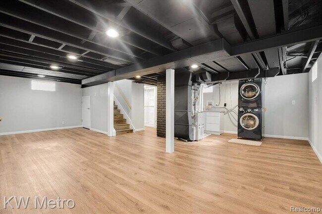 Building Photo - 908 Bauman Ave