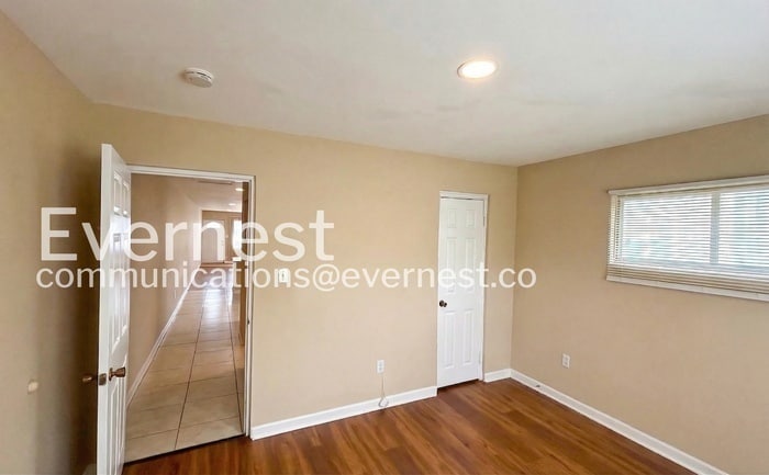 Building Photo - 1525 Kirby Ave